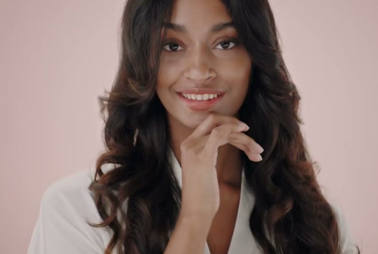 sublimez-votre-rentree-avec-3-looks-realises-grace-aux-appareils-dyson